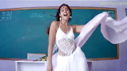 पहले तो यह शिल्पा शेट्टी के सेक्सी पिक्चर खर्च होता है लेकिन फिर पूरा पूरा
