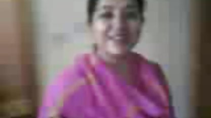 मेरी दादी ने सिर्फ अपने स्तन पर काम किया है, देखो सेक्सी पिक्चर ना वीडियो कितनी पुरानी है!