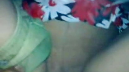 बॉस मुझे अपने ऑफिस बुलाता है और मुझे बहकाने की सेक्सी में हिंदी पिक्चर फिल्म कोशिश करता है ...