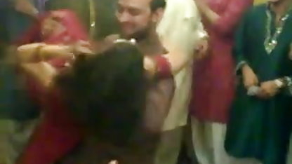 वो लगाती है, मैंने उसे सेक्सी फिल्म वीडियो पिक्चर कार में बिठाया और उसने मुझे एक blowjob दी