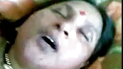 जब मेरी सेक्सी पिक्चर हिंदी वीडियो में बीवी को चोदना हो तो वो अपने कपड़े नहीं उतारती