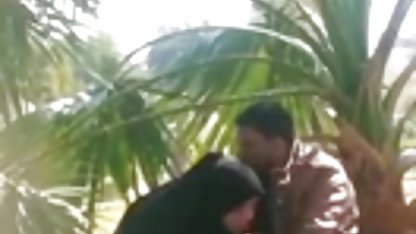 उसकी सौतेली माँ एक फूहड़ है और उसका माधुरी की सेक्सी पिक्चर सौतेला बेटा उसे मुश्किल से चोदता है