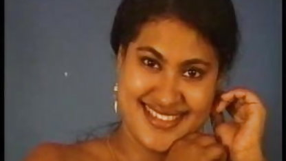 वह शावर में अपनी माँ की जासूसी करता है, उसे पकड़ता है और फिर उसे चोदता है सेक्सी पिक्चर गंदी वीडियो