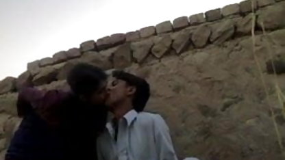 वकील और सेक्स के पिक्चर मुवक्किल को काल कोठरी में चोदने को मिलता है