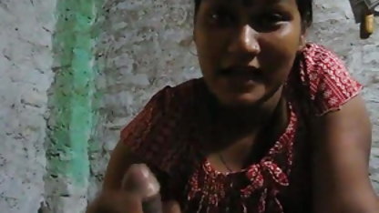 बालों वाली बिल्ली रेड इंडियन को उसके वेबकैम के सामने कुछ तिनके मिलते हैं नंगी वाली सेक्सी पिक्चर