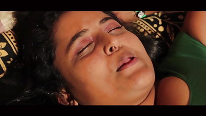 इस मरीज को ब्लैक डॉक्टर बहला-फुसलाकर ले जाता है और वे उसे सेक्सी पिक्चर में का चोदने लगते हैं