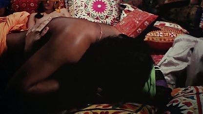 दिन सही शुरू करने के लिए जोड़ी टेलर के सेक्सी पिक्चर सेक्सी सेक्सी साथ एक सुबह पाउडर