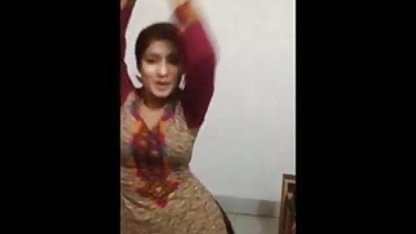 वह टैक्सी ड्राइवर को हॉर्नी डालने सेक्सी पिक्चर वीडियो भेजो ना के लिए टैक्सी में हस्तमैथुन करता है
