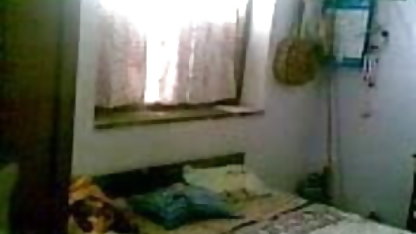 माँ और चाची उसे बालक के साथ वीडियो सेक्सी पिक्चर हिंदी में चुदाई करने के लिए जगाती हैं