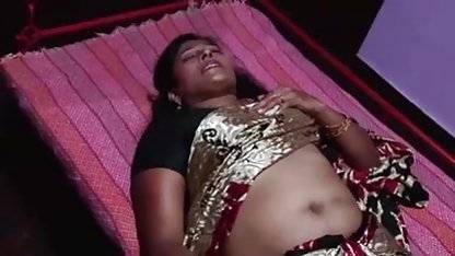 टैटू कलाकार को भाड़ में जाओ, वह अपने सभी ग्राहकों को सेक्सी पिक्चर के वीडियो चुभता है!